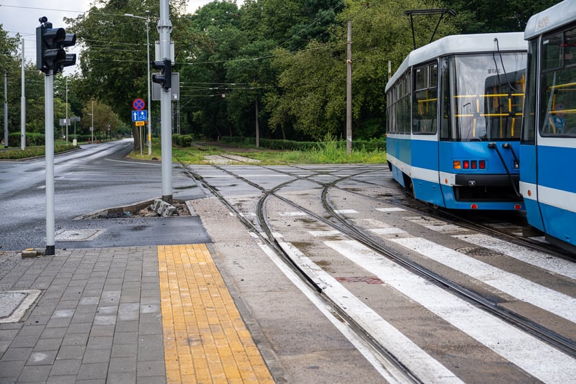 Skrzyżowanie alei Wielkiej Wyspy z ulicą Mickiewicza i aleją Paderewskiego
